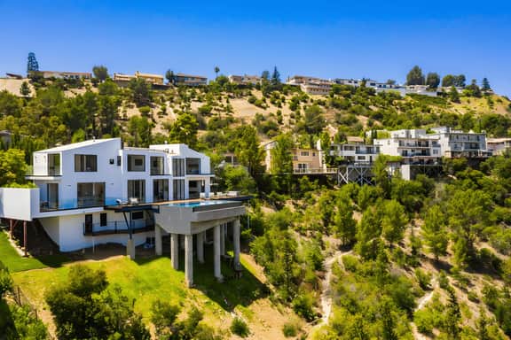 Luxurious 4BR Villa W. Pool, Spa, Theater, Views!