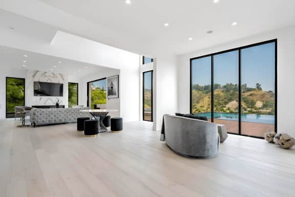 Luxurious 4BR Villa W. Pool, Spa, Theater, Views!