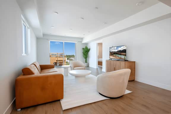 Luxury 3BR Suite Near BH | Roofdeck, Gym + EV Spot