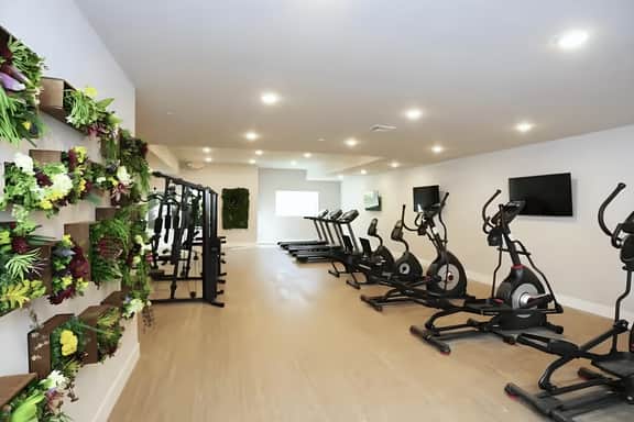 Modern 1BR Apt. in K-Town W. Free Parking, & GYM