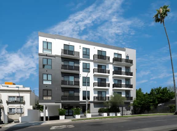 Luxury Living in LA | 1BR w/ Roof Deck, & Parking