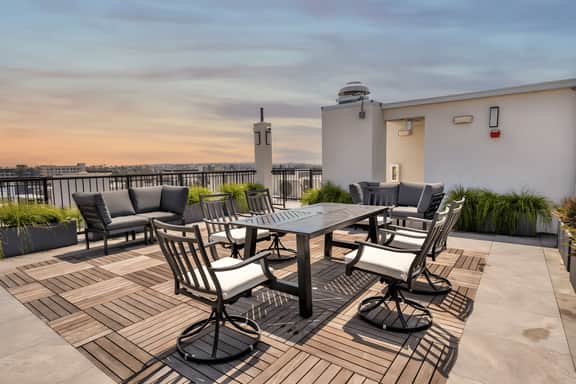Stylish Luxury Stay in LA with Parking