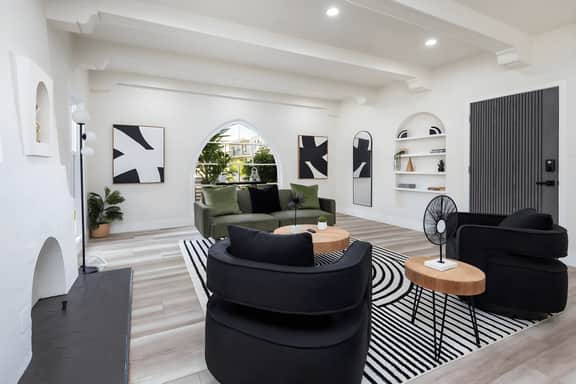Luxury 3BR House in LA with Jacuzzi & Parking