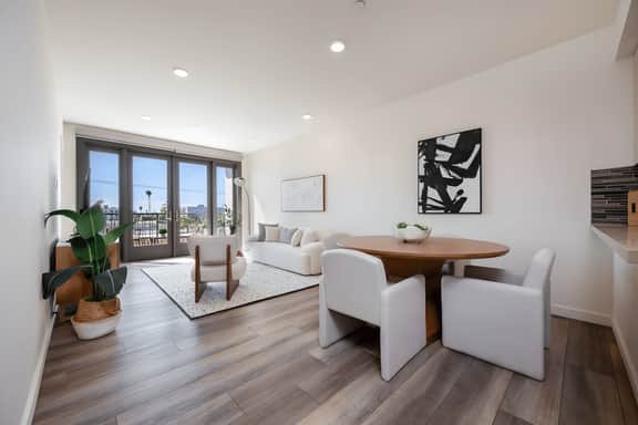 Modern 2BR Apartment with Parking, Patio and Gym