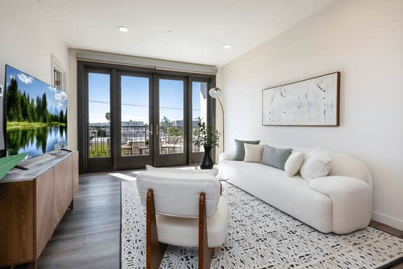 Modern 2BR Apartment with Parking, Patio and Gym