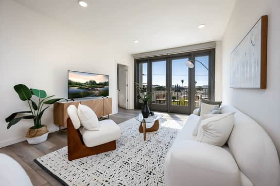 Modern 2BR Apartment with Parking, Patio and Gym