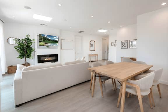 Luxury Touch | Designer 2BR Apartment in West LA