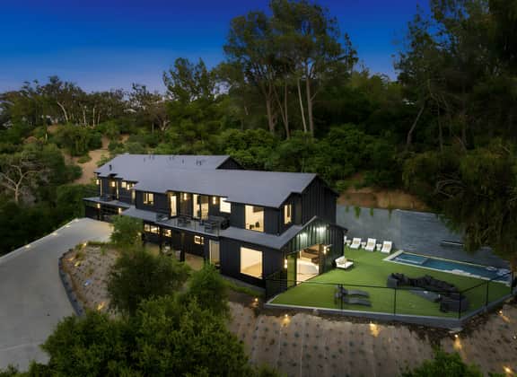 The Ultimate Luxury Villa W. Pool, Spa & Courts