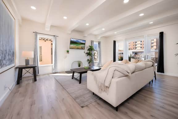 Luxe 3BR Home with Free Parking, near Attractions!