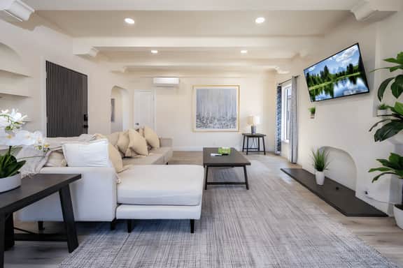 Luxe 3BR Home with Free Parking, near Attractions!