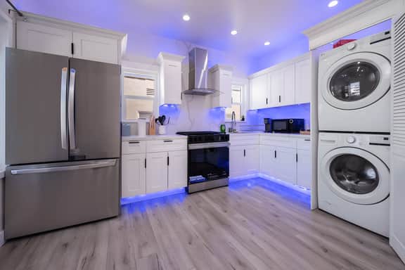 Luxe 3BR Home with Free Parking, near Attractions!