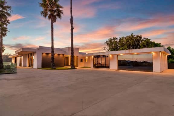 Luxurious Mansion with Stunning Views,Pool,Jacuzzi