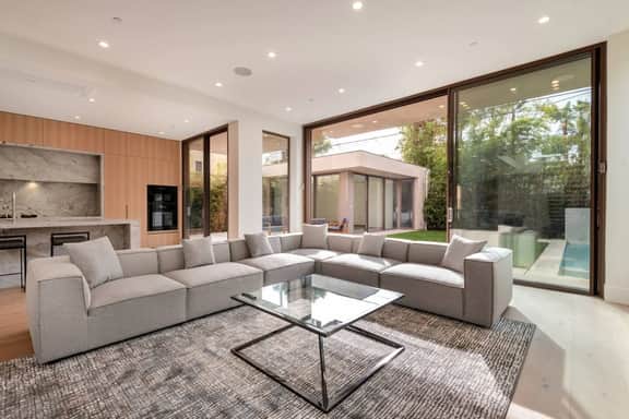 Luxurious 4BR Home w/ Pool, Jacuzzi & Free Parking