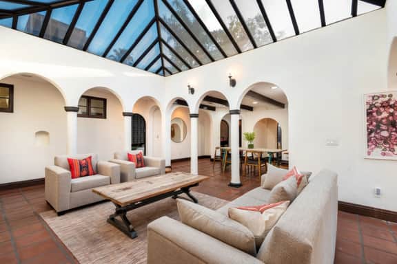 Luxurious Spanish Style 4BR Villa with Jacuzzi