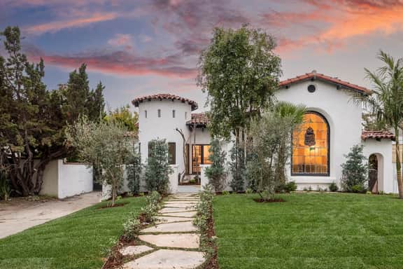 Luxurious 5 Bedroom Home in Hancock Park with Pool