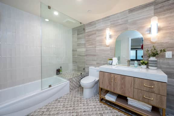 Central LA Stylish 1BR Apartment w/ Free Parking