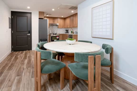 Central LA Stylish 1BR Apartment w/ Free Parking