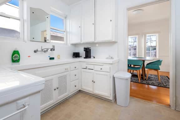 Chic 1-Bedroom Apartment in LA • Sleeps 2