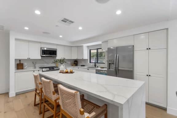 Spacious 3BR Residence | Game Room & Free Parking