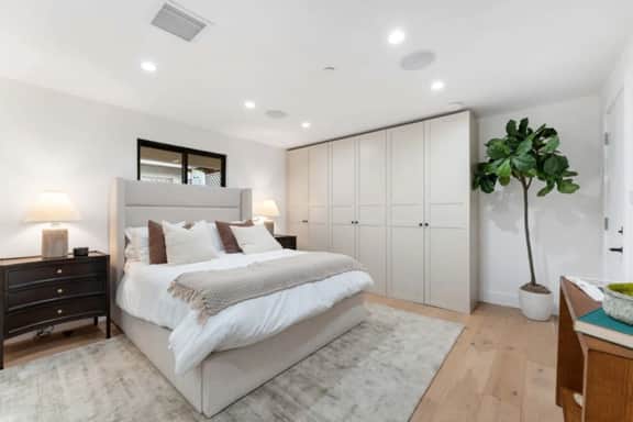 Spacious 3BR Residence | Game Room & Free Parking