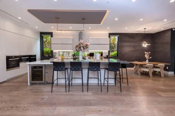 Ultra Luxe Estate W. Pool & Stunning 360° LA Views