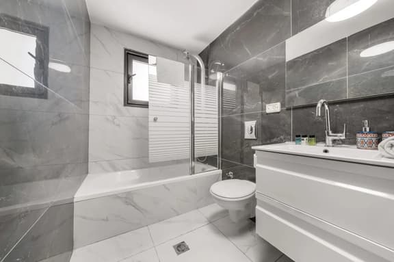 Chic 4BDR with Shelter by Machne Yehuda Market