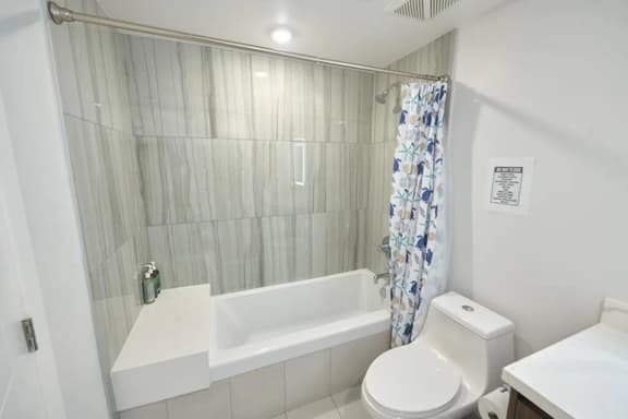 Luxury Escape: 3-bedrooms with Patio in Larchmont