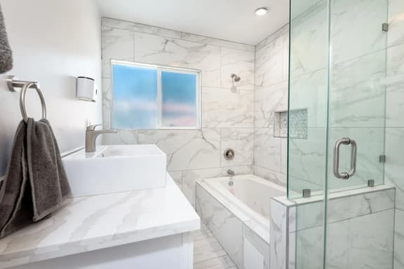 Modern 3BR House in LA with Parking & Fireplace