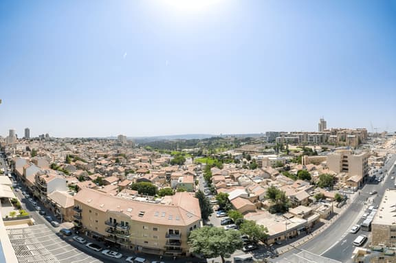 Penthouse near Machne Yehuda with Jacuzzi