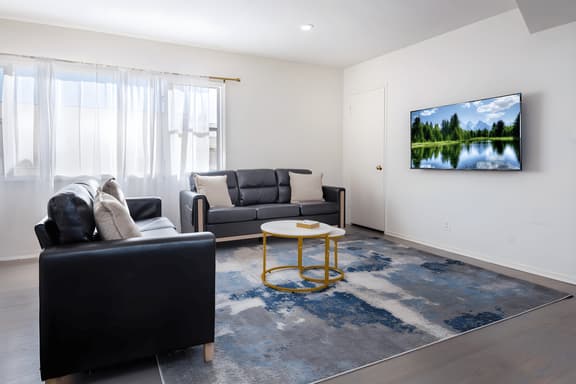 Beverly Hills 3BR Townhome with Modern Amenities