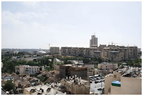 Stunning 3 Bedroom Apt W/ Pool & Gym in Building