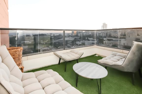 Spacious 2BR Apt. w/ Private Balcony, Free Parking