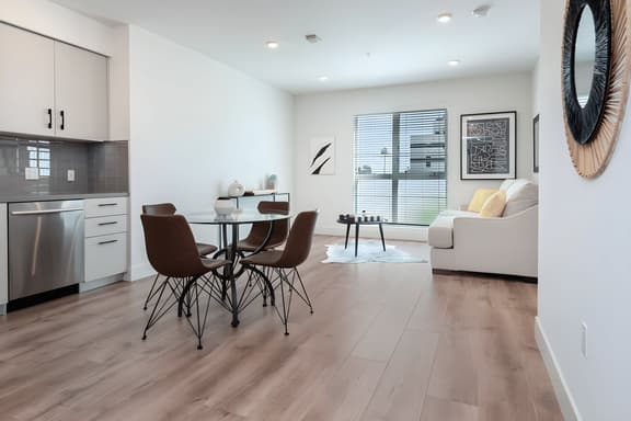 Cozy Apartment in K-Town with Roof Deck & Parking