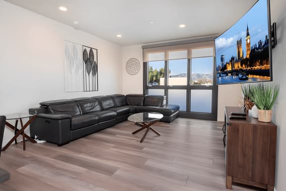 Luxurious Penthouse In Beverly Hills - Sleeps 10