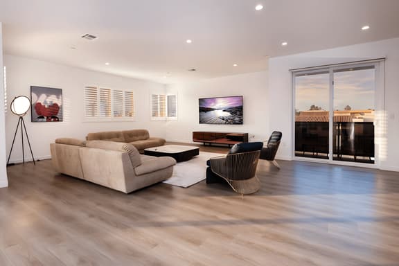 Ultimate Luxurious Penthouse with Private Balcony