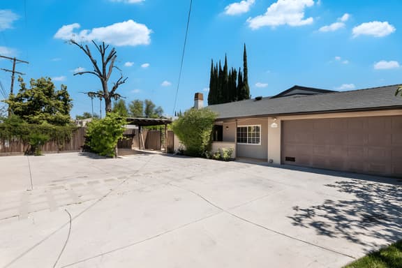 Luxurious and Spacious 4 Bedroom Home in Tarzana