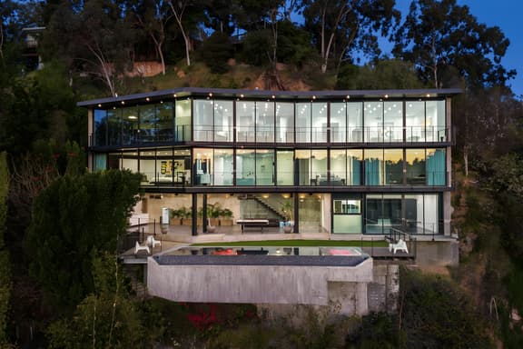 Ultimate Luxurious Glass Mansion W. Pool & Jacuzzi