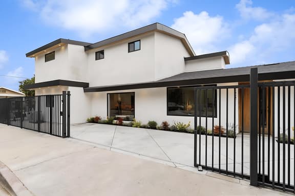 Modern Spacious 3BR House with Game room, Parking