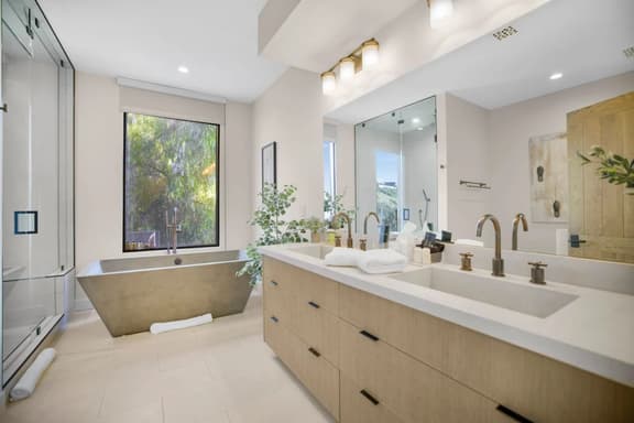 Iconic Mulholland Luxury Villa w/ Panoramic Views