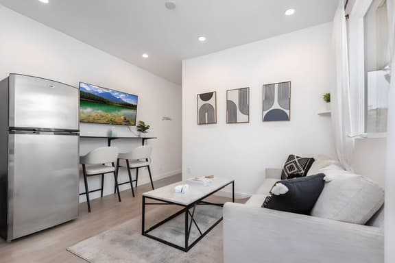 Chic 1 Bedroom Apartment in LA