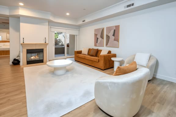 Luxe 2 Bedroom Apartment with Parking & GYM