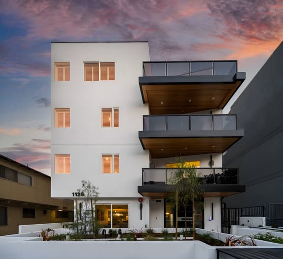 Stunning 3BR Residence with Free Parking & Patio
