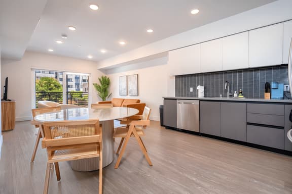Modern 1BR Apt. in K-Town W. Free Parking, & GYM
