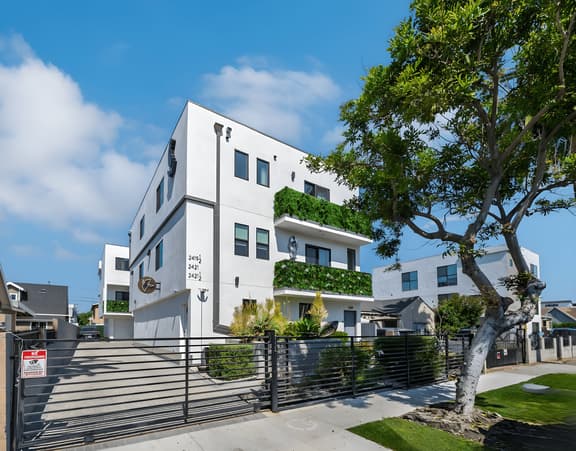 Modern 3BR Home w/ Yard and Parking | Central LA