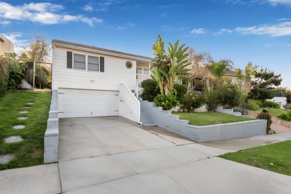 Modern Luxury 4BR Home with Free Parking & Patio
