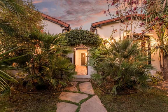 Luxurious Spanish Style 4BR Villa with Jacuzzi