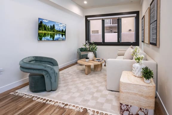 Central LA Stylish 1BR Apartment w/ Free Parking