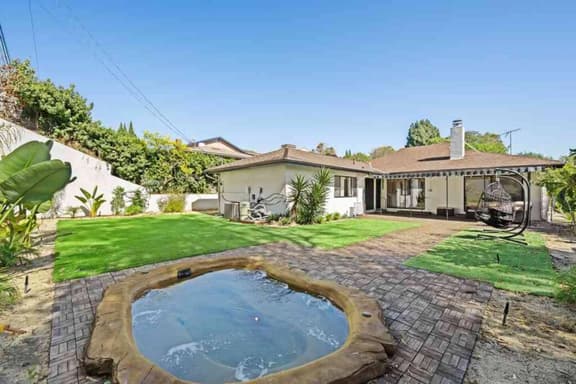 Elegant 4BR Getaway with Jacuzzi & Free Parking